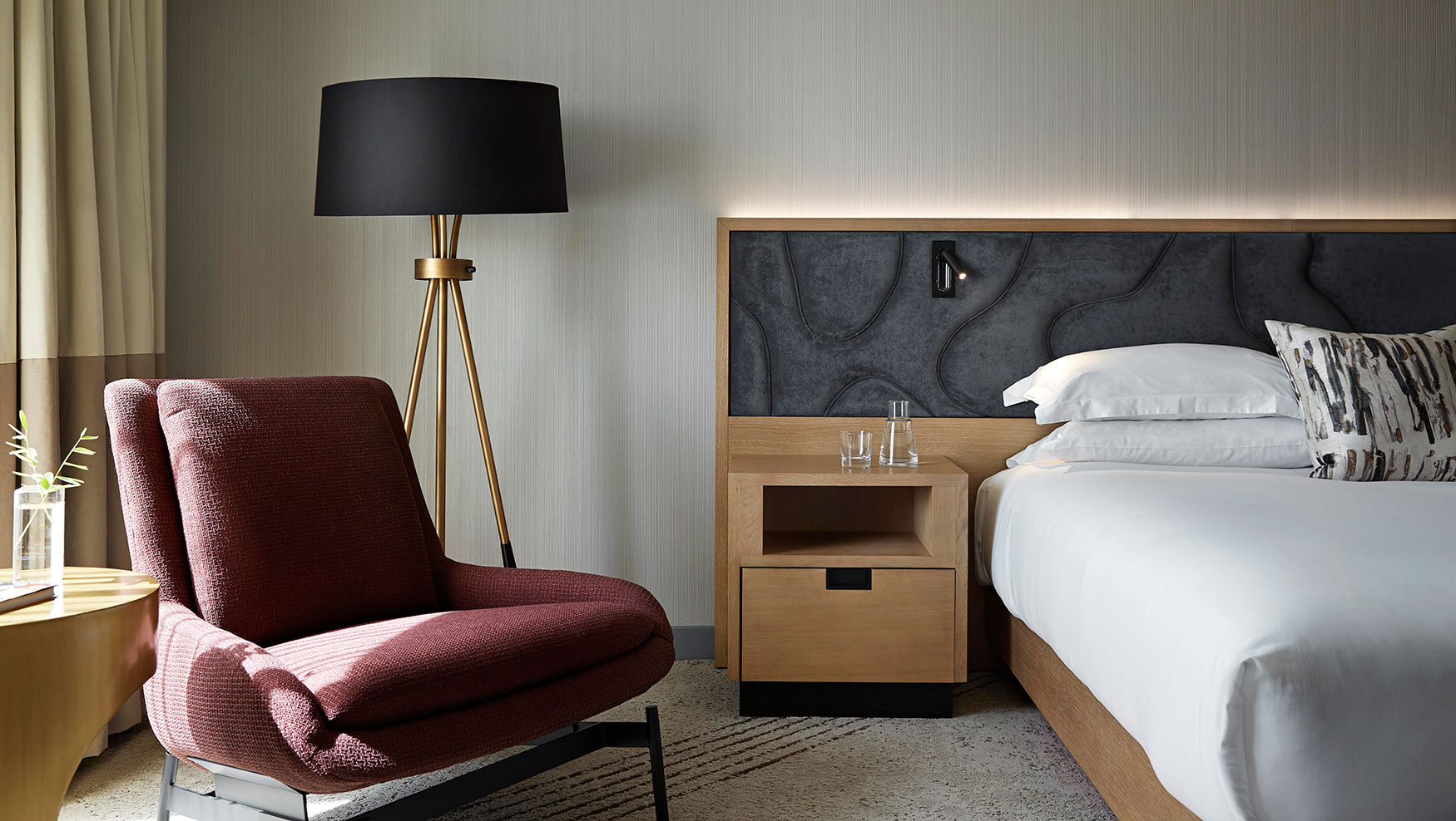 1 King Premium Soaking Tub